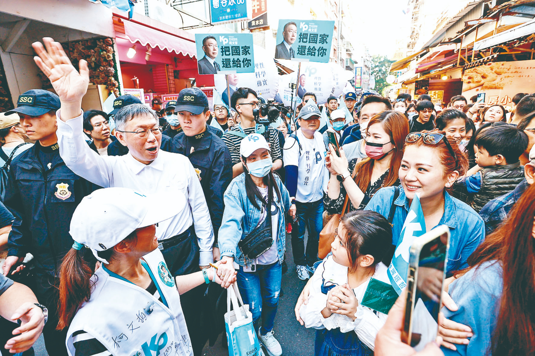侯賴捉對廝殺 想讓柯變邊緣人