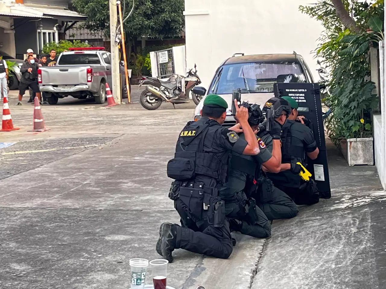  軍醫小區發狂亂開槍 對峙6小時投案 