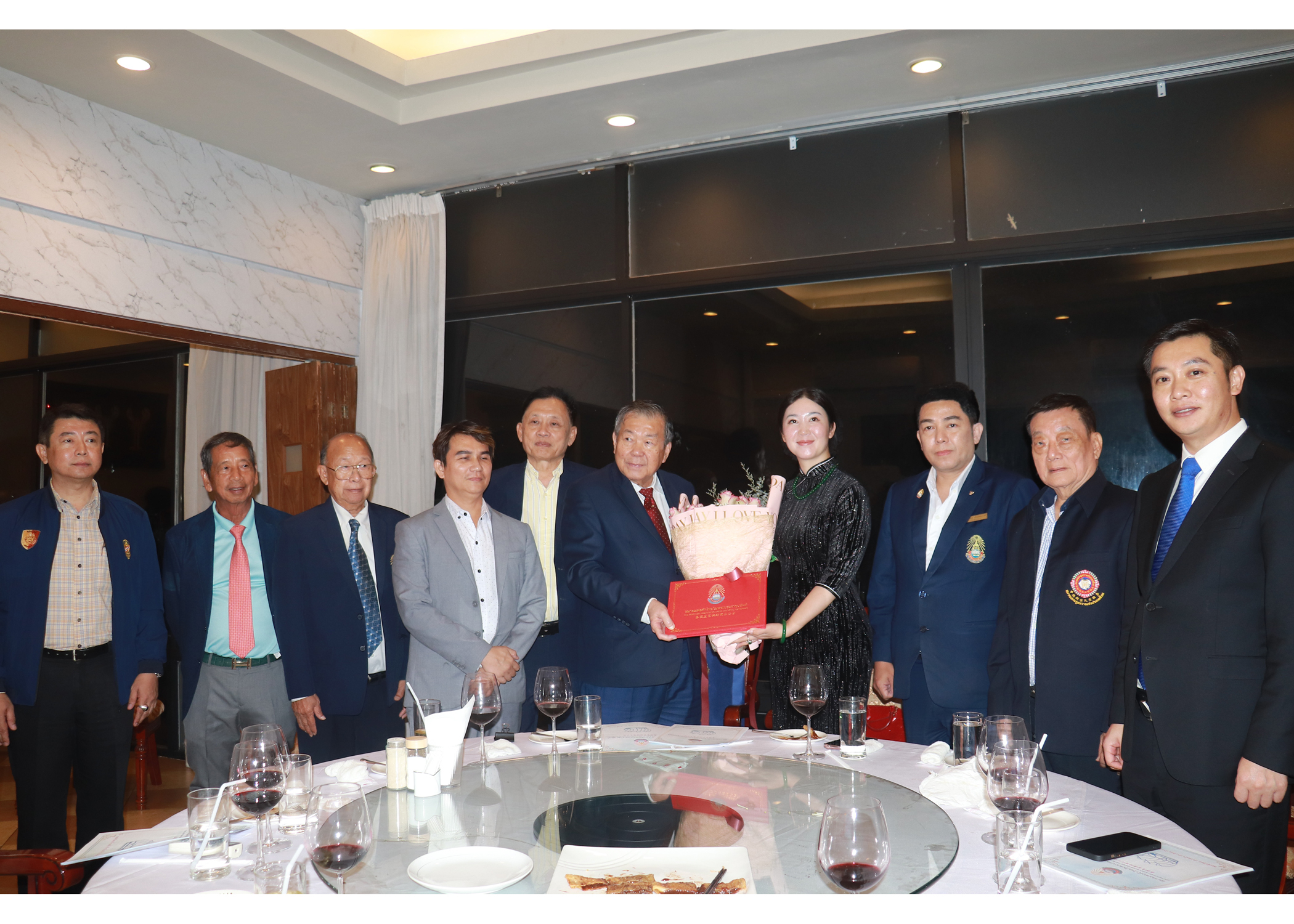 皇室贊助泰國商人公會召開董事會議