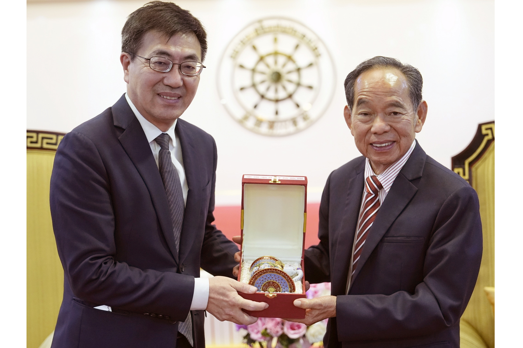 李國強率人大華僑委員會代表團訪潮館