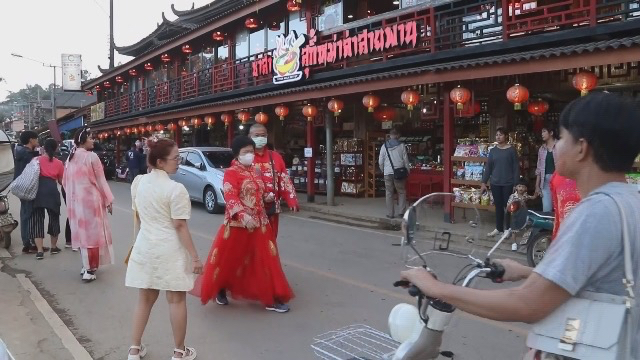 辭舊迎新 愛泰村遊客爆滿