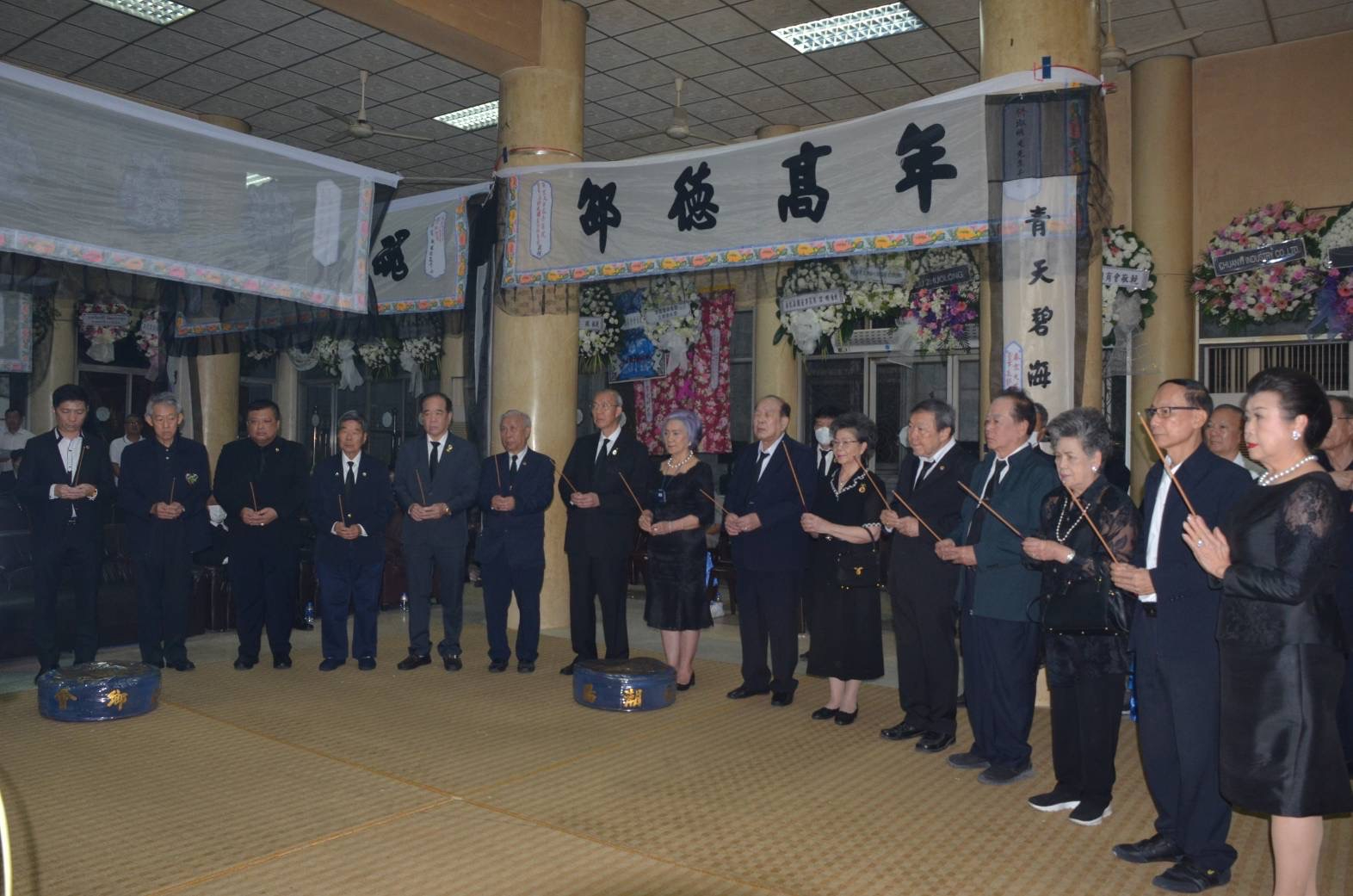 王志民會長等晉香贈經致祭林淑明老先生