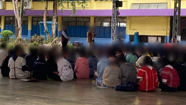 午餐不夠吃 學生集體抗議趕校長走人