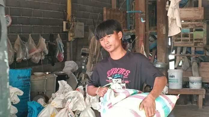 不一般的兒童節 15歲男孩扛大米度過
