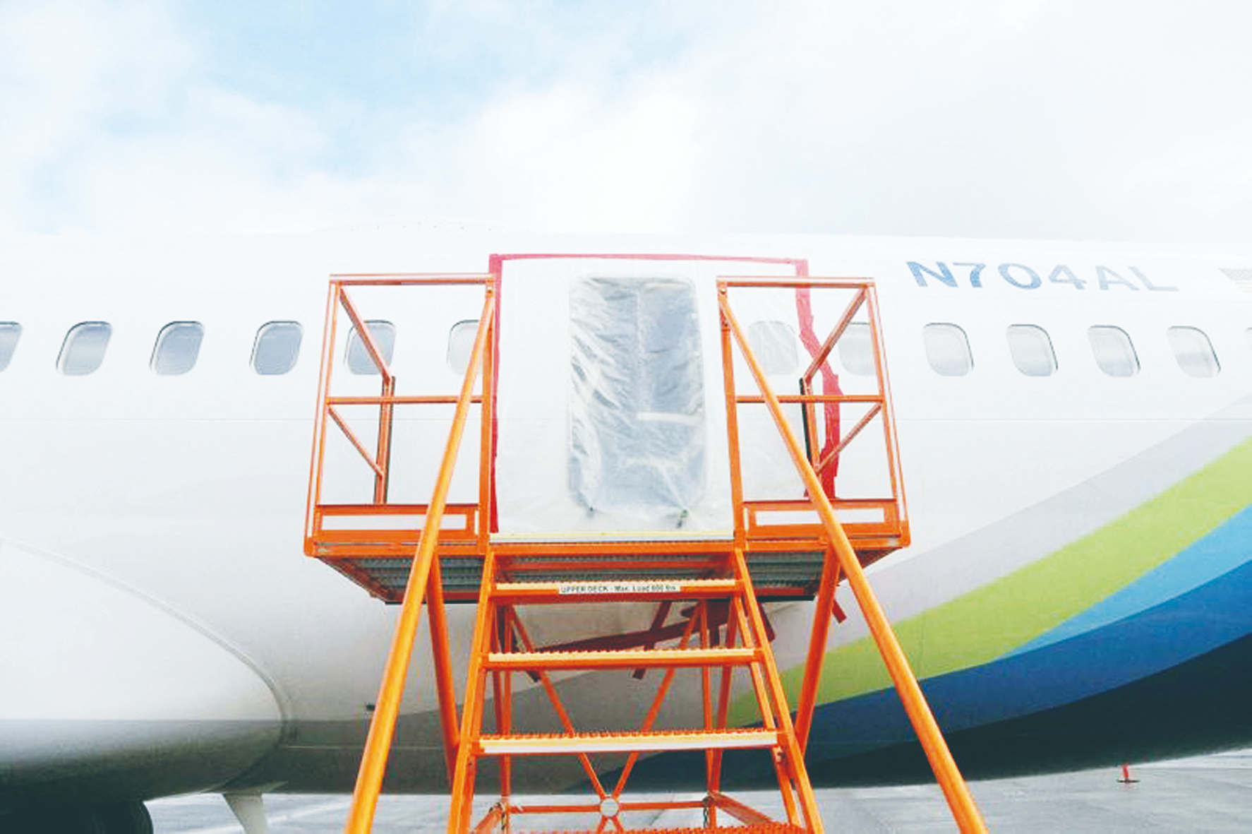 阿拉斯加航空脫落門板 產自馬來西亞