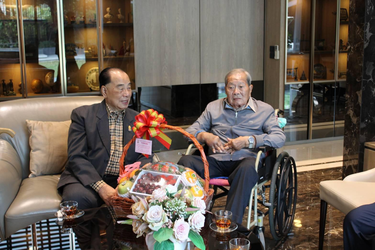 馬文清理事長率中華贈醫所副理事長
