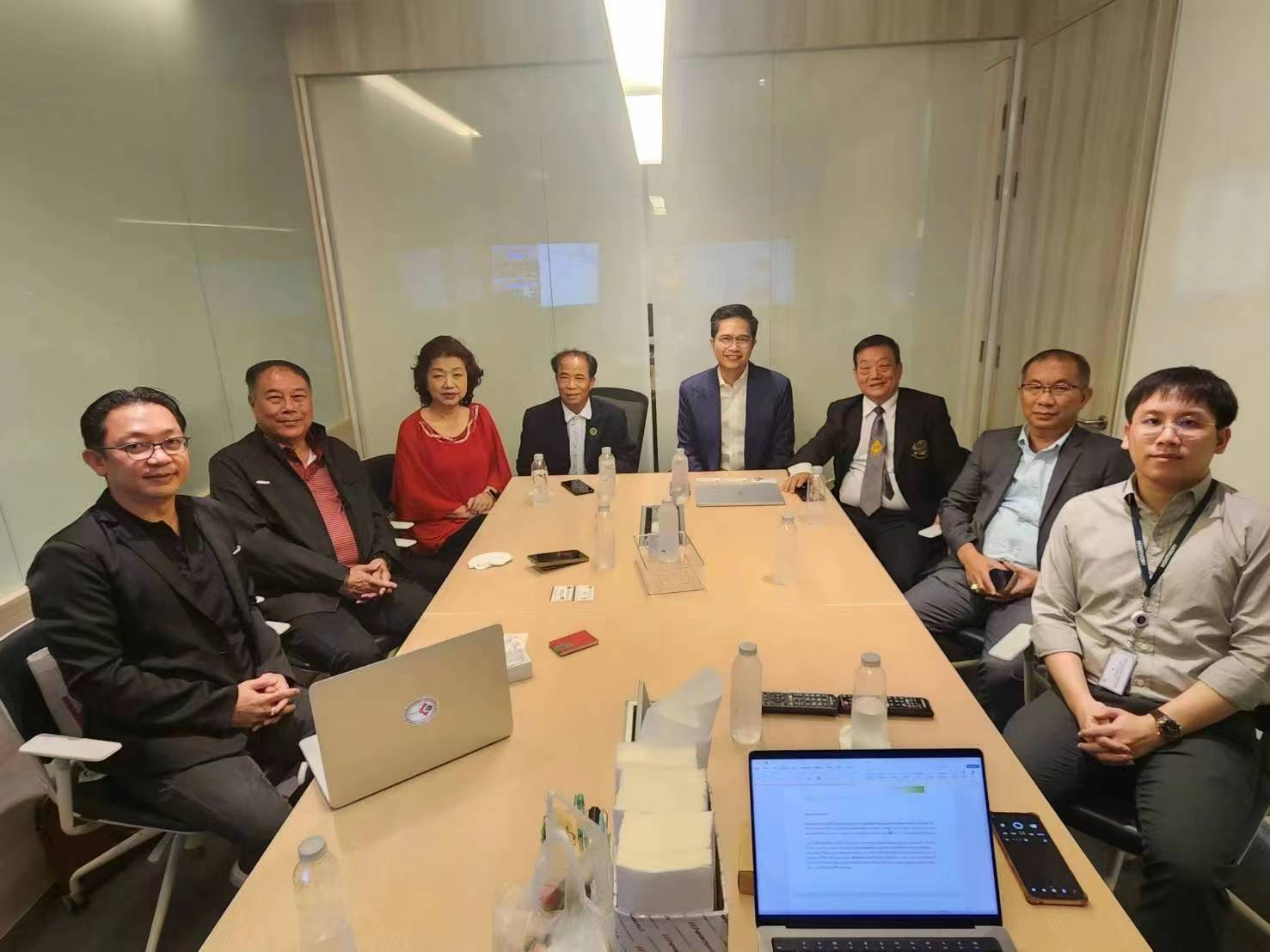 泰國中小企業委員會普雷主席等歡迎