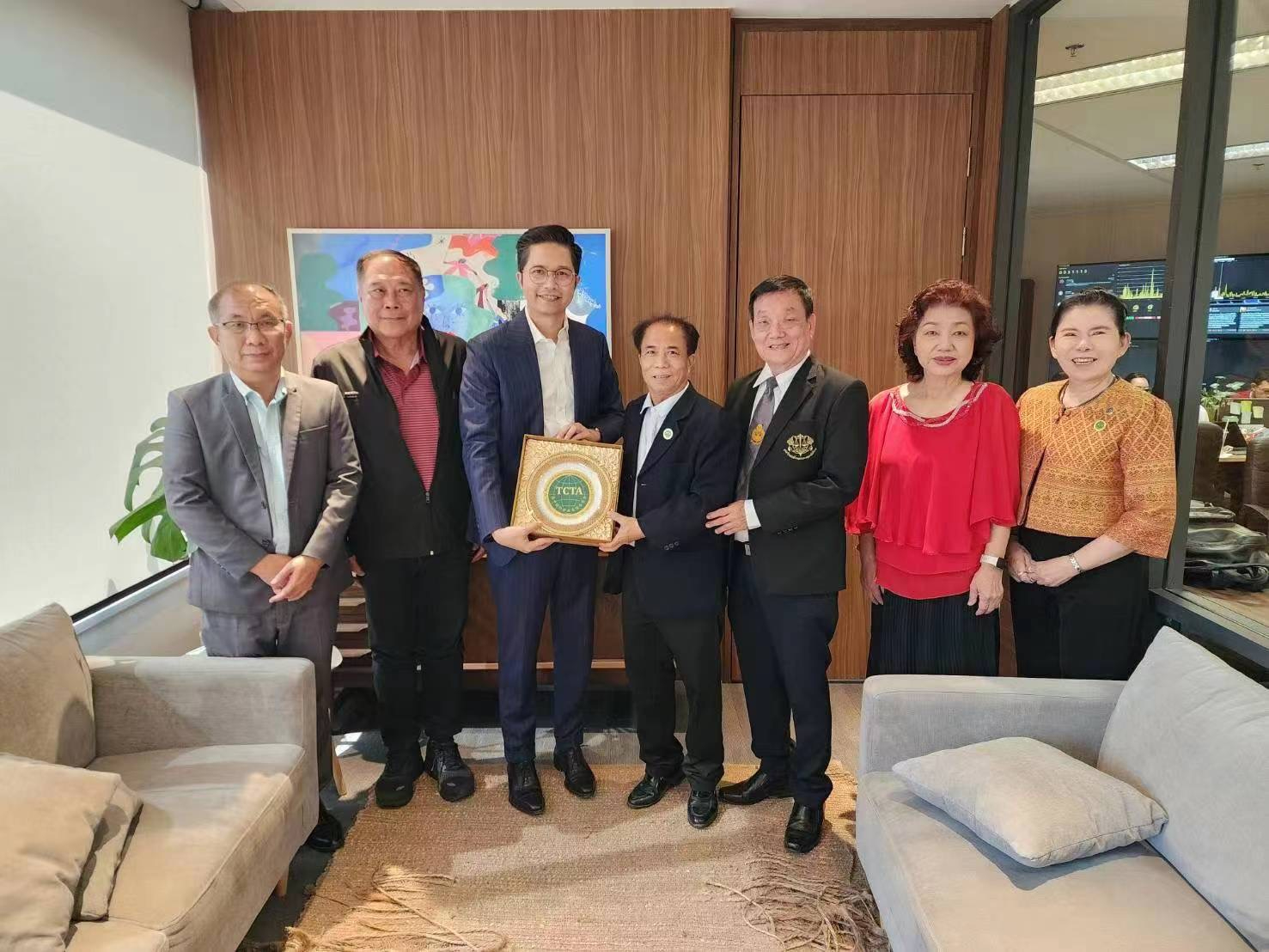 泰國中小企業委員會普雷主席等歡迎