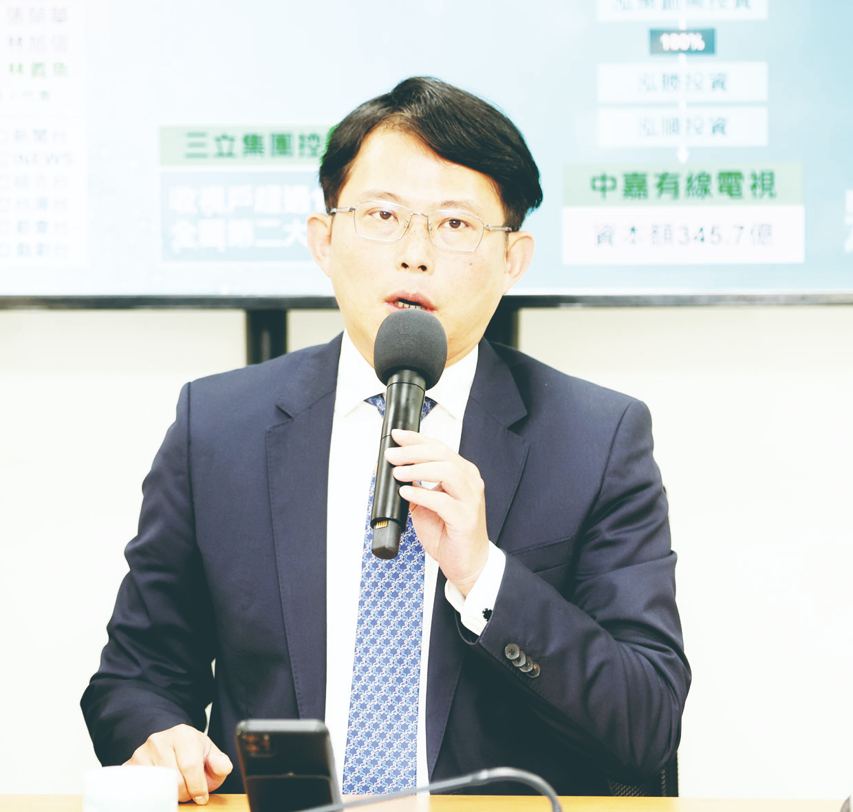 柯建銘嗆沒用的8席 黃國昌反諷
