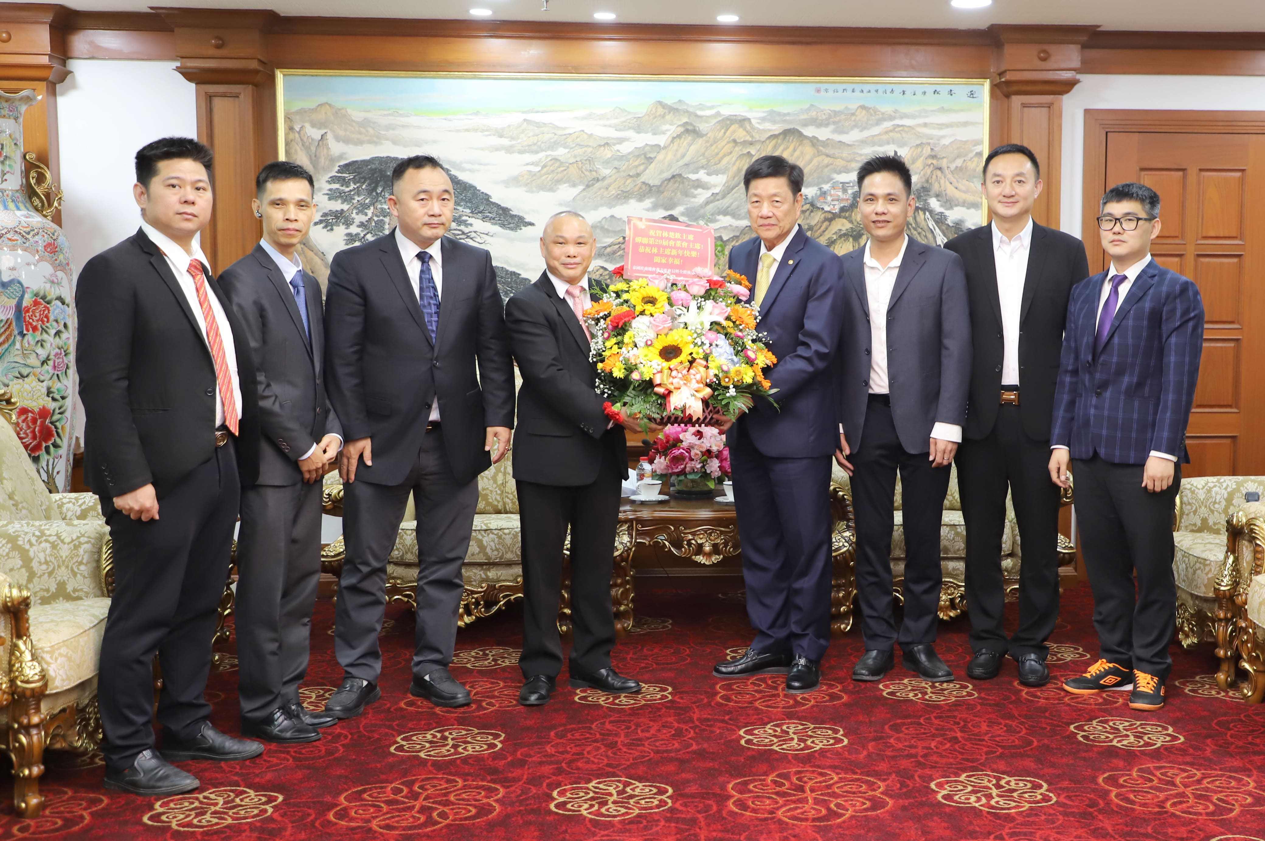 泰中僑商聯合會向中總林楚欽主席拜年