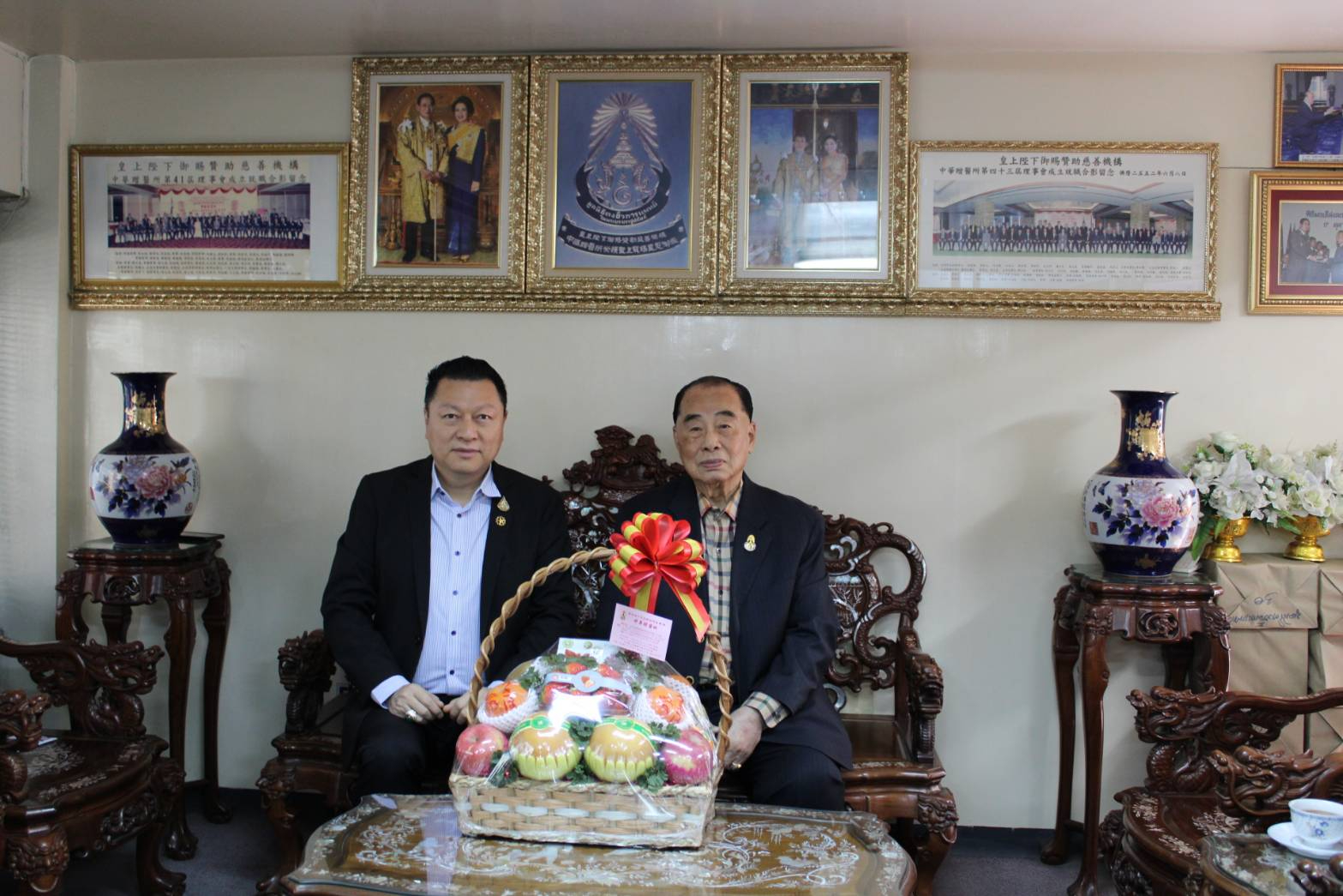 僑領林瑋拜訪中華贈醫所馬文清理事長