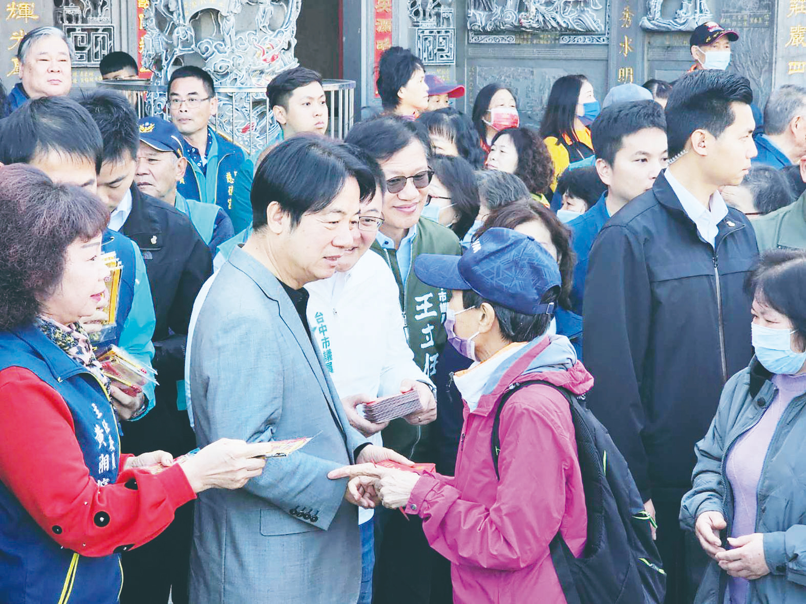 賴清德參拜 盼不分黨派團結同心
