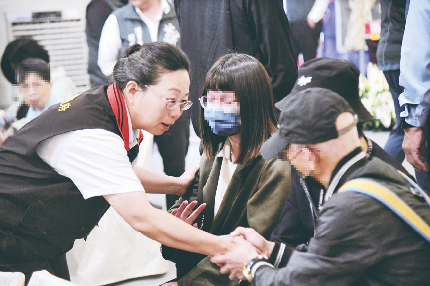 頭七法會黑蝶飛 花蓮震災家屬淚崩