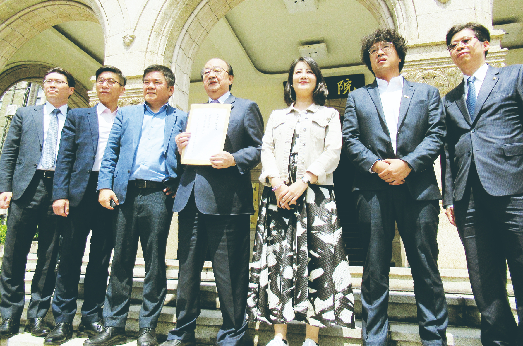 國會改革法昨生效 釋憲戰開打