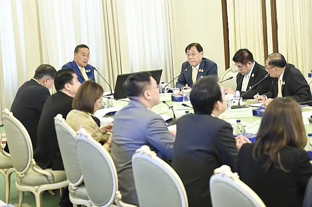 經濟內閣施壓央行 調回信用卡最低還款率