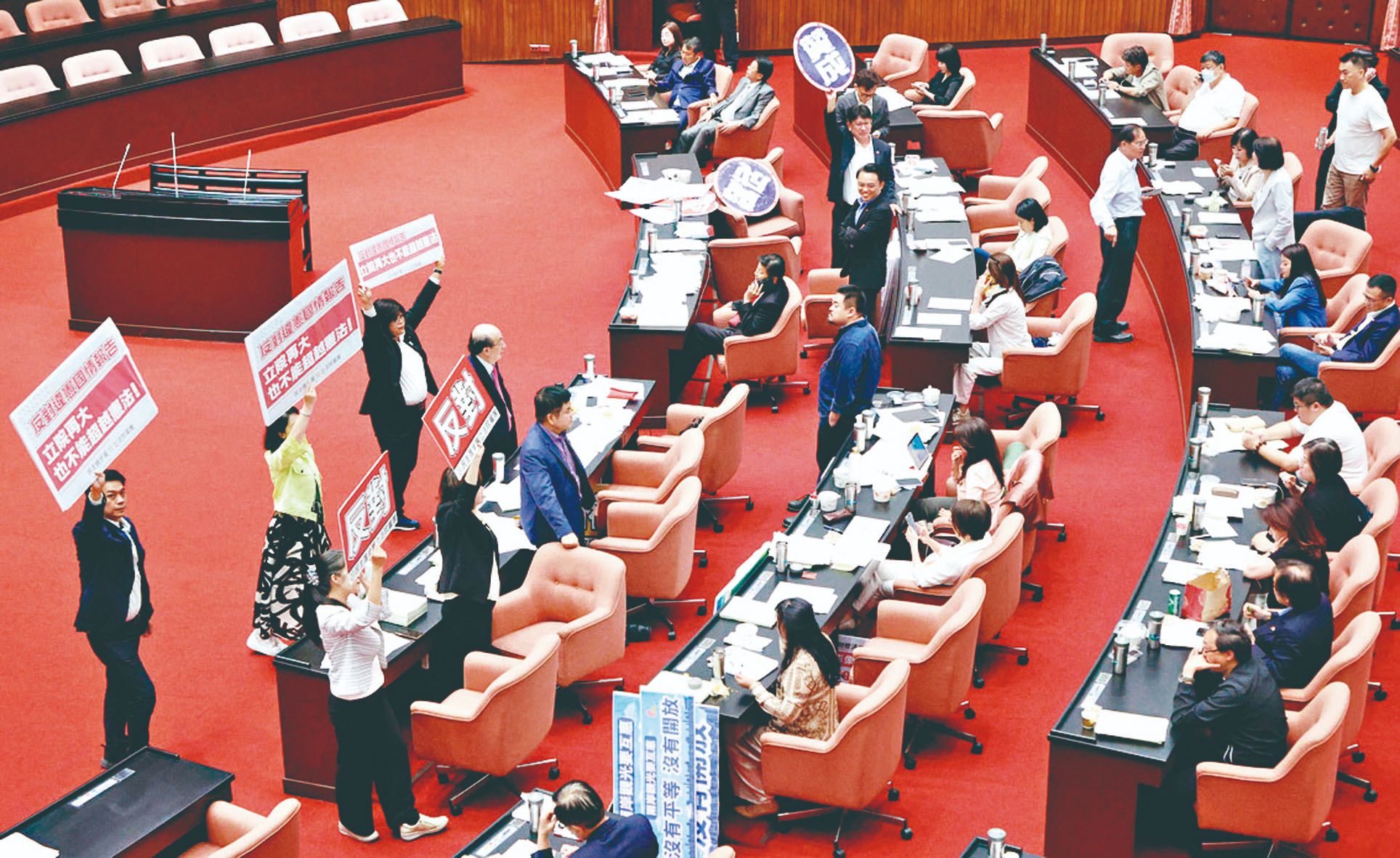 立院通過決議 邀賴總統國情報告