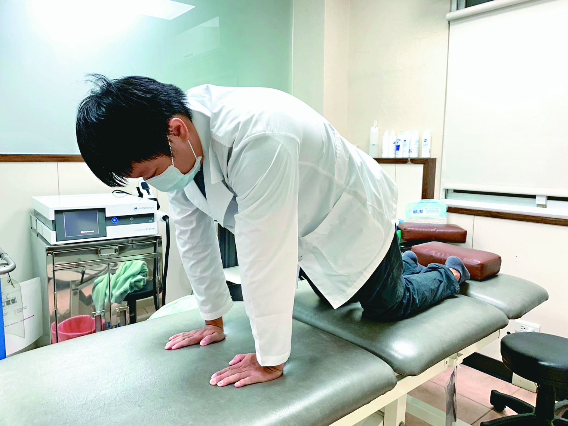 肩膀卡卡疼痛「三式運動」舒緩