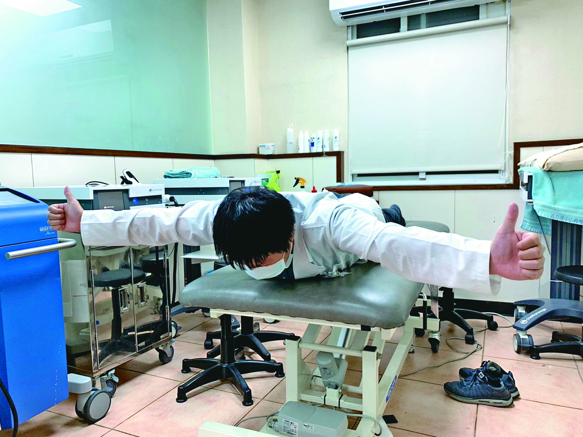 肩膀卡卡疼痛「三式運動」舒緩