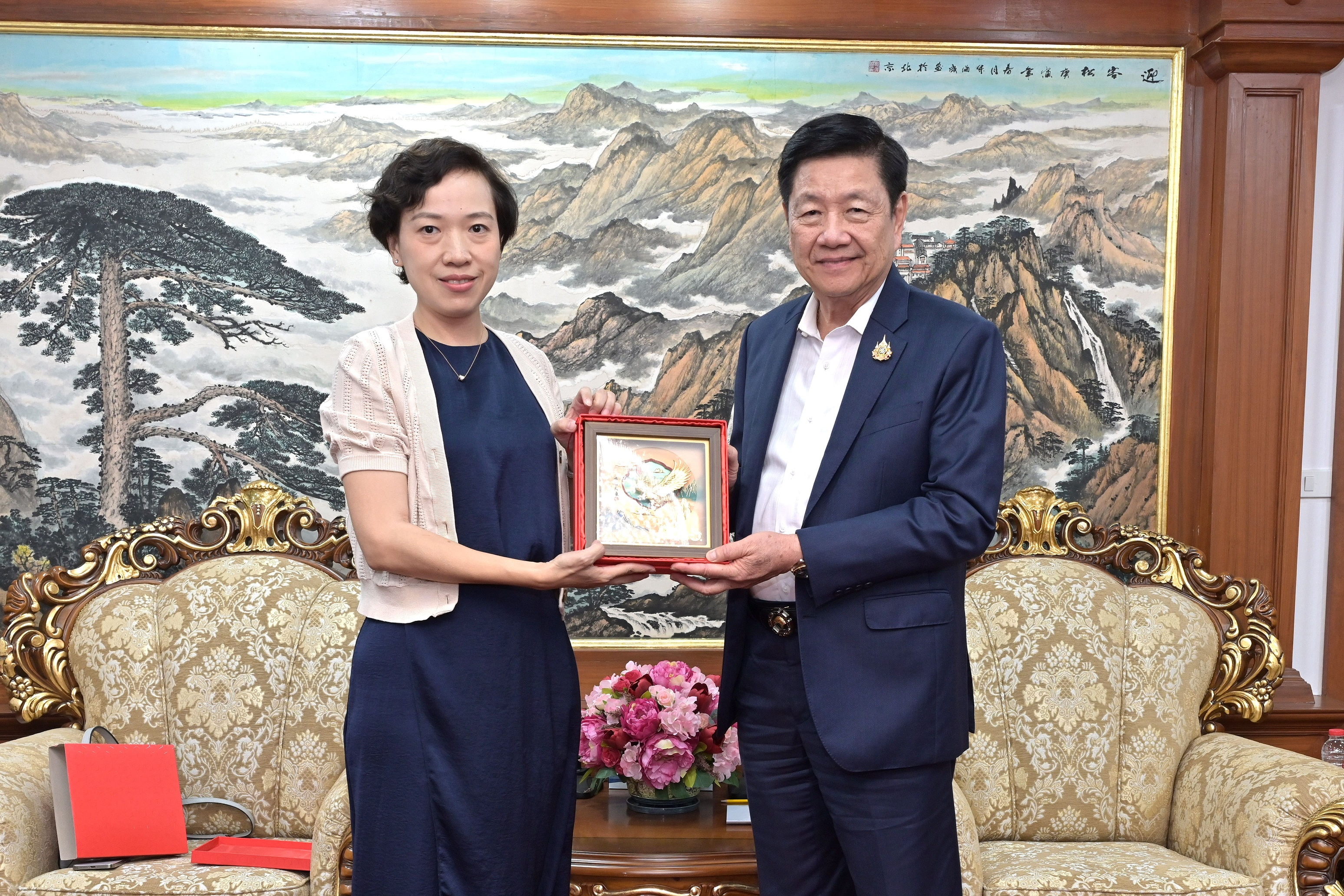 中國移動泰國公司總經理率團訪問中總
