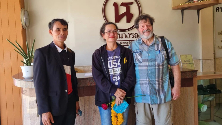 闊別48載 美國老兵重逢泰國女兒喜極而泣