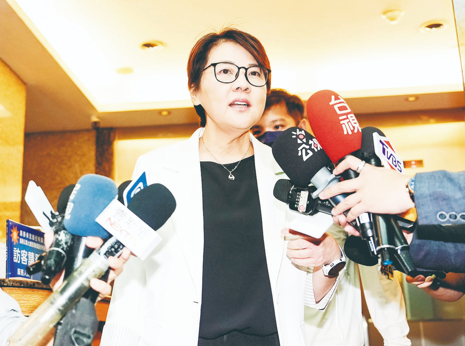 政治獻金案 黃珊珊停權3年續任立委