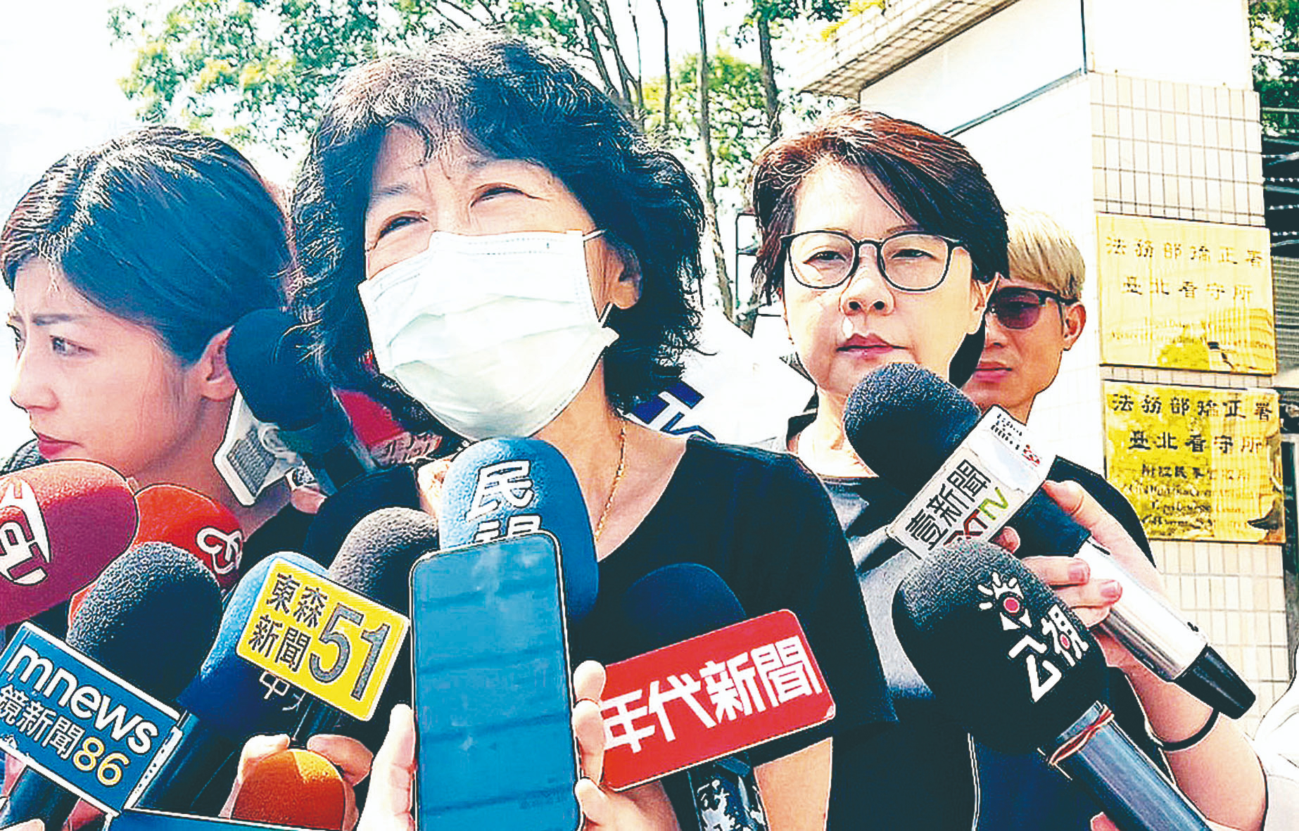 洗錢？ 陳佩琪被爆ATM分批存619萬