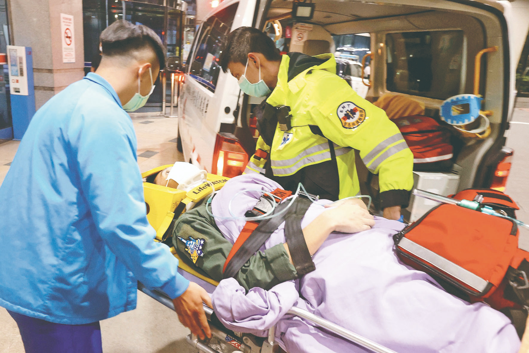 直升機吊籃故障 失事飛官獲救再跳海