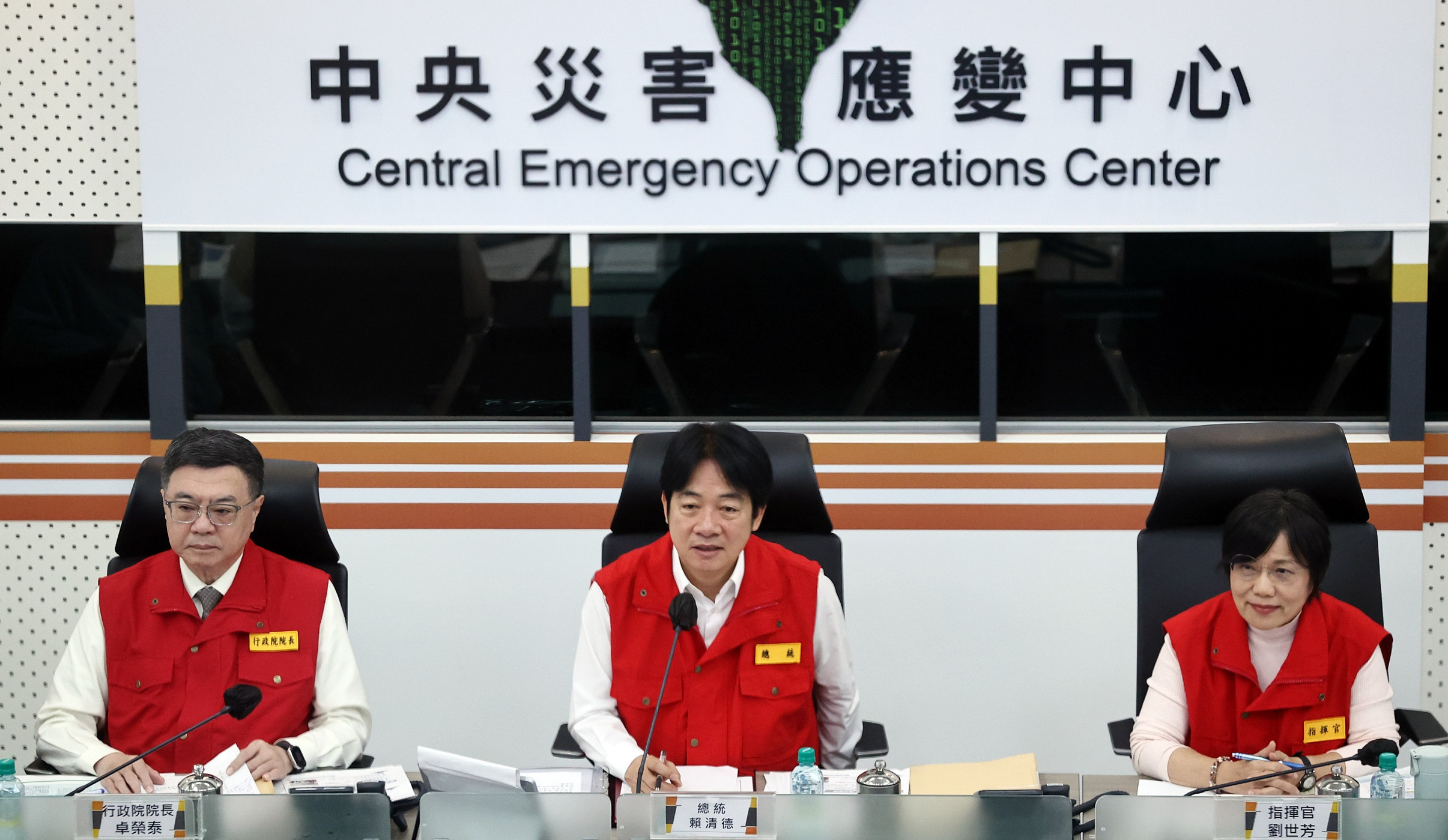 強颱康芮挾豪雨登陸 全台停班課